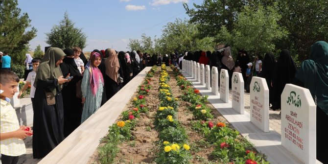 Diyarbakır'da terör örgütü PKK'nın 'Susa Katliamı'nda hayatını kaybedenler anıldı