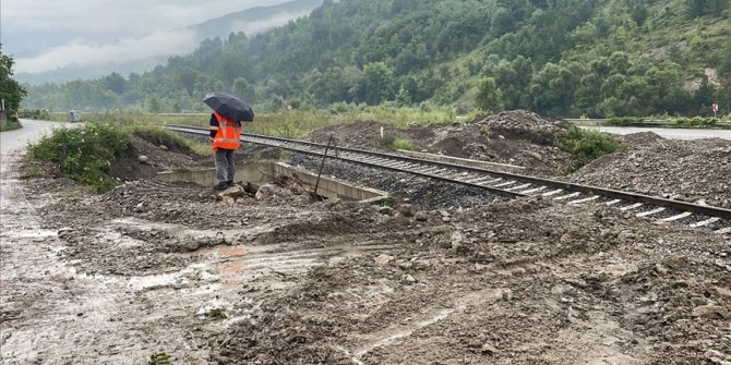Karabük'te sağanak hayatı olumsuz etkiliyor
