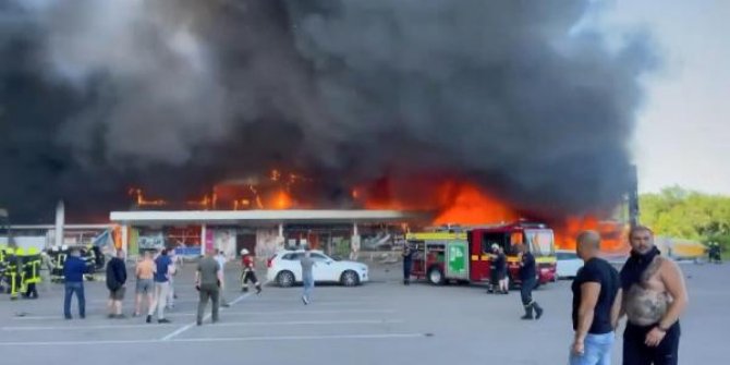 Rusya, Ukrayna’da AVM’yi vurdu