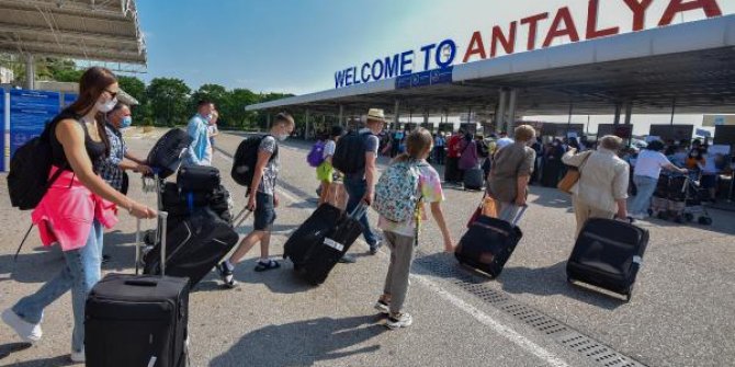 Antalya'ya hava yoluyla gelen turist sayısı 4 milyonu aştı