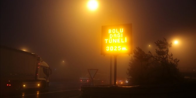 Bolu Dağı'nda sis ve sağanak etkili oluyor