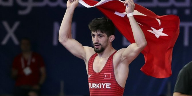 Milli güreşçi Kerem Kamal, grekoromen stil 60 kiloda altın madalya kazandı