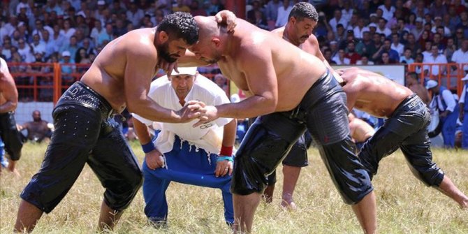 Pehlivanlar tarihi güreşlere hazır