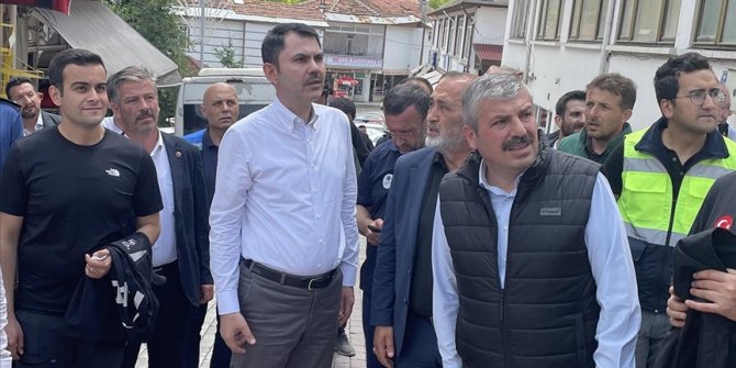 Bakan Kurum, Kastamonu'da selden etkilenen bölgelerde incelemede bulundu