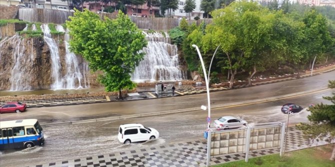 Ankara'daki sağanak nedeniyle bir kişi öldü, kayıp bir kişi ise aranıyor