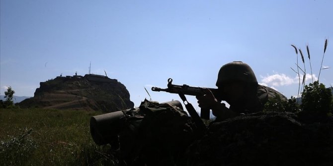 Sınırı yasa dışı yollardan geçmeye çalışan 29'u terör örgütü mensubu 31 kişi yakalandı