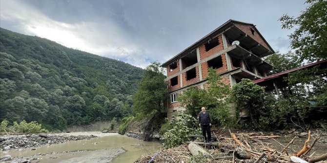 Oğlunu kaybettiği ırmakta şimdi sel nedeniyle evini yitirme endişesi taşıyor