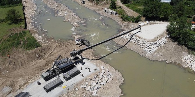 Bartın'da selde yıkılan köprünün yerine MSB geçici köprü kuruyor