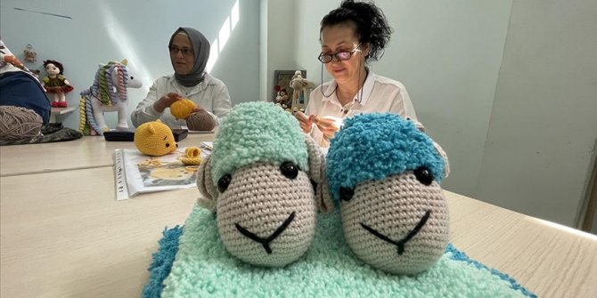 Sakarya'da kadınların yaptıkları örgü bebekler yurt dışına da satılıyor