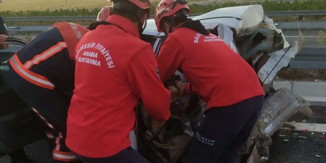 Balıkesir'deki trafik kazasında 5 kişi öldü, 2 kişi yaralandı
