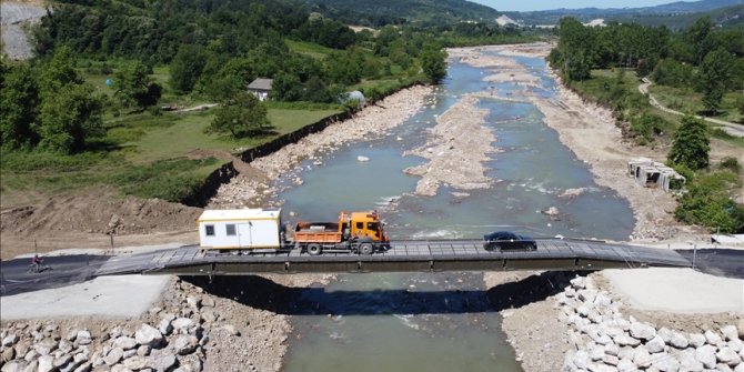 TSK'nın Bartın'daki selde yıkılan köprünün yerine kurduğu köprü havadan görüntülendi