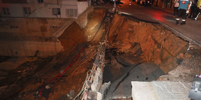 Üsküdar'da istinat duvarı çöktü, 3 bina tahliye edildi