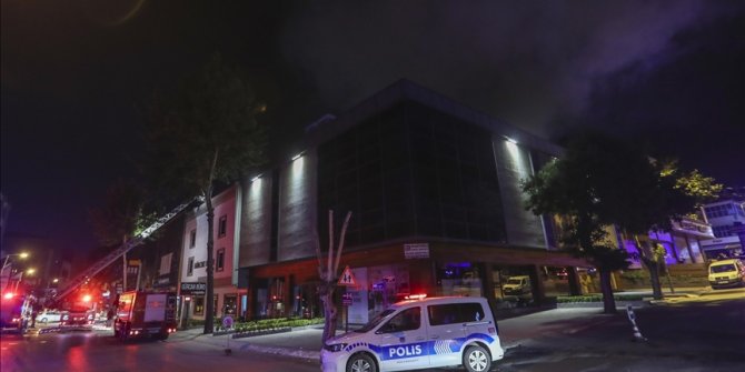 Ankara Siteler'de parke imalathanesinde yangın çıktı