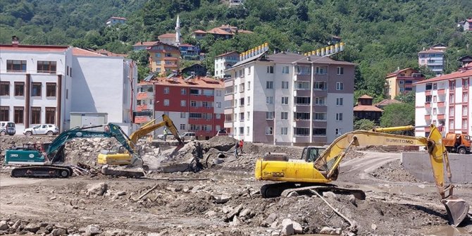 Bozkurt'ta binalarla caddeleri temizleme çalışmaları sürüyor