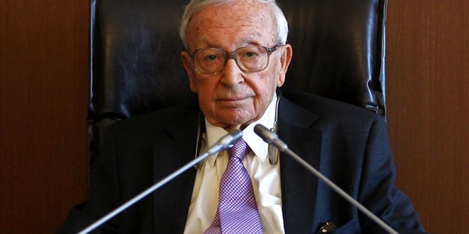 Eski Dışişleri Bakanı İlter Türkmen hayatını kaybetti