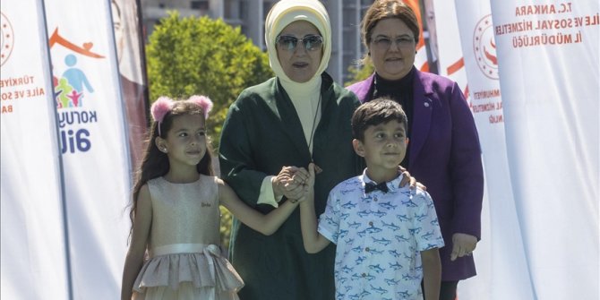 Emine Erdoğan: Tüm vatandaşlarımızı, bir çocuğumuzun elinden tutmaya davet ediyorum