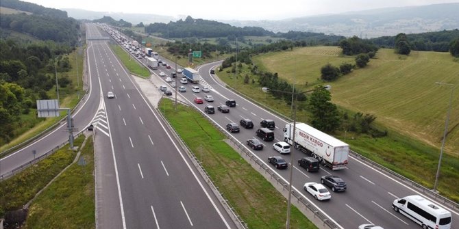 Bolu Dağı'nda uzun araç kuyrukları oluştu
