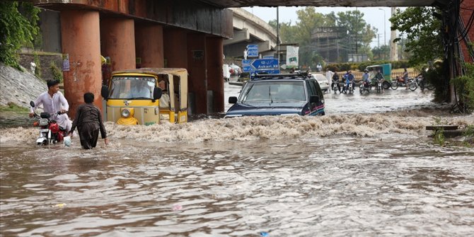 Pakistan'da şiddetli yağış nedeniyle ölenlerin sayısı 62 oldu