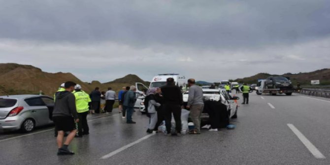 Kastamonu'da zincirleme kaza: 6 araç birbirine girdi!