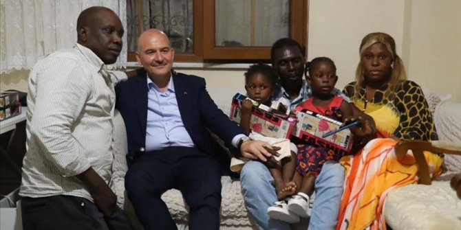 İçişleri Bakanı Soylu'dan İstanbul metrosunda sözlü saldırıya uğrayan Senegalli aileye ziyaret