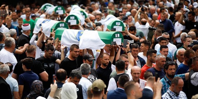 Srebrenitsa soykırımının 50 kurbanı daha toprağa verildi