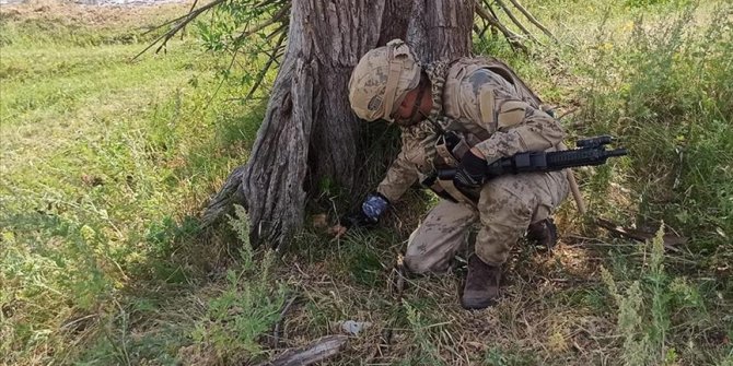 Tunceli kırsalında teröristlerce araziye tuzaklanmış patlayıcı imha edildi