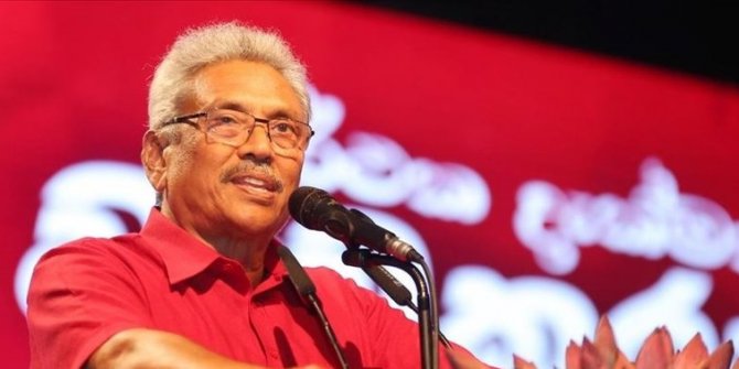 İstifası beklenen Devlet Başkanı ülkeyi terk etti!