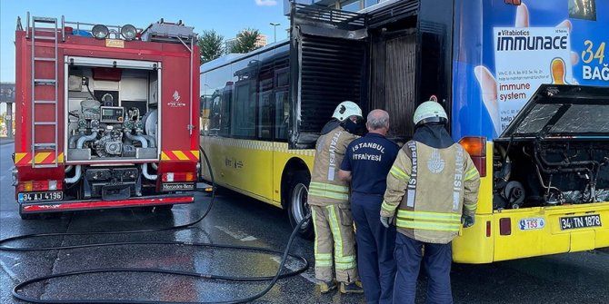 Kadıköy'de İETT otobüsünde çıkan yangın söndürüldü