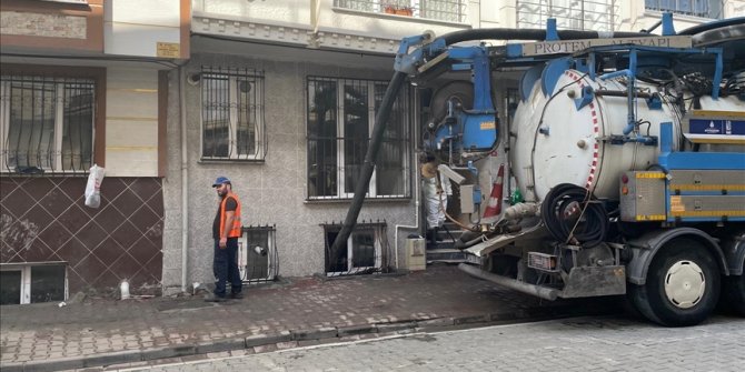 Esenyurt'ta selden etkilenen mahallelerde temizleme çalışmaları sürdü