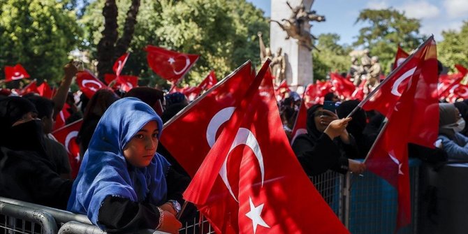 Saraçhane Meydanı'nda 15 Temmuz Demokrasi ve Milli Birlik Günü Anma Programı düzenlendi