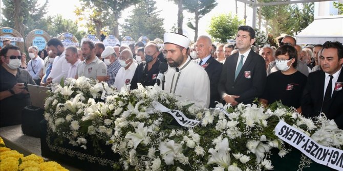 Çanakkale'de öldürülen eğitimci Nazmi Arıkan'ın cenazesi İstanbul'da toprağa verildi