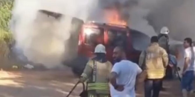 Maltepe'de hafif ticari araç alev alev yandı