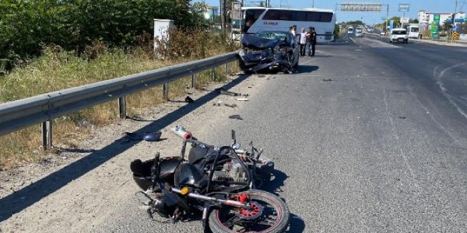 Otomobille çarpışan motosikletli ağır yaralandı