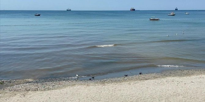 Florya'da kanalizasyondan denize akan kirli su vatandaşları tedirgin ediyor