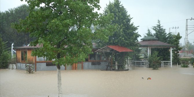 Ordu'da şiddetli yağış su baskınlarına ve heyelanlara neden oldu