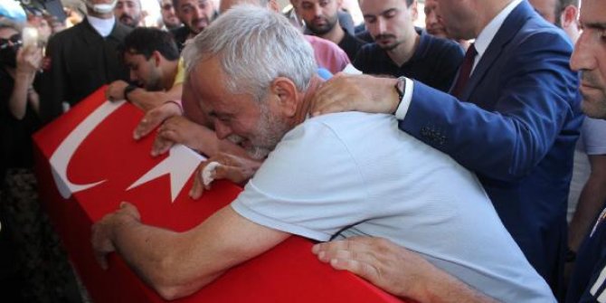 Tabuta sarılan şehit teğmenin babası: Komutanım, canım oğlum