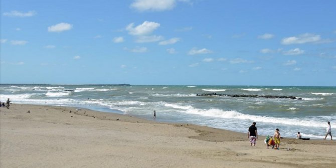 Sakarya'da şiddetli rüzgar nedeniyle denize girilmesine izin verilmiyor