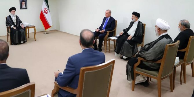 Erdoğan İran'da! Reisi ve Hamaney'le görüştü: Bu hepimizin zararına olur