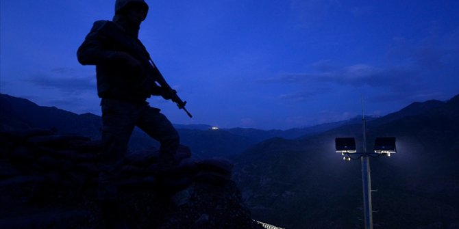 Bölücü terör örgütünden kaçan 3 terörist ikna yoluyla teslim oldu