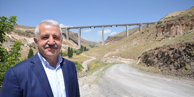 Kars'ta yapımı süren 120 metre yüksekliğindeki viyadükte sona doğru