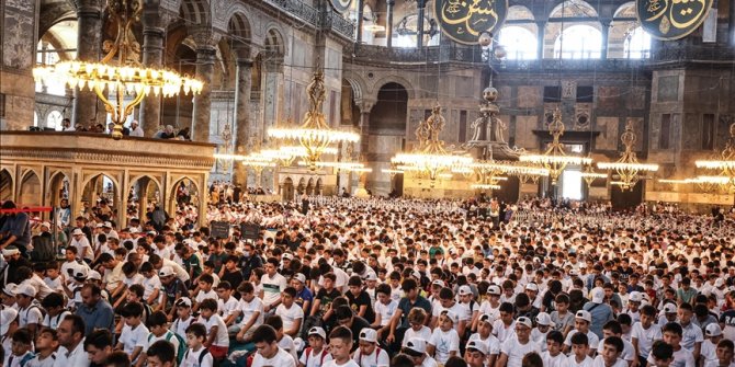 TÜGVA "Yaz Okulu Buluşması" Ayasofya-i Kebir Camisi'nde yapıldı