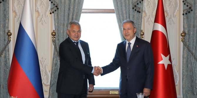 Milli Savunma Bakanı Akar, Rusya Savunma Bakanı Şoygu ile görüştü Milli Savunma Bakanı Hulusi Akar, Rusya Savunma Bakanı Sergey Şoygu ile bir araya geldi.
