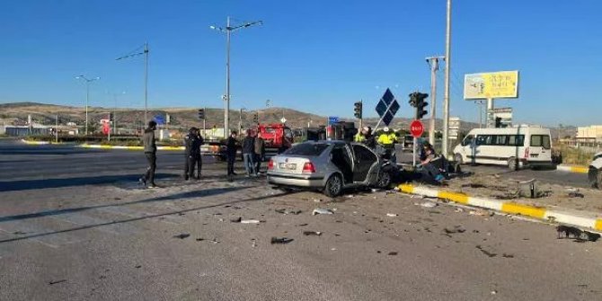 Kavşakta çarpıştılar! Ölü ve yaralılar var