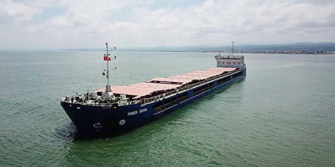 Odessa'dan gelen kuru yük gemisi Razoni İstanbul Boğazı Karadeniz girişine ulaştı
