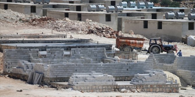 Tel Rıfat'taki YPG/PKK'nın, Afrin'deki briket evlere saldırısında 1 sivil öldü