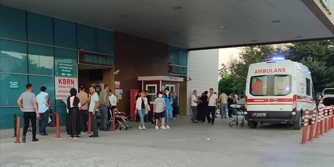 Düğün yemeğinden zehirlendiği değerlendirilen 78 kişi hastaneye kaldırıldı