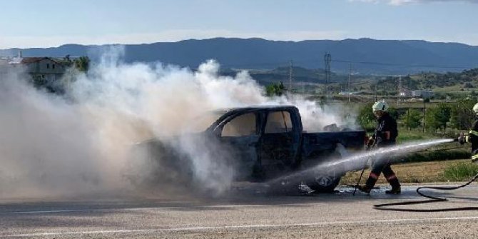 Kastamonu'da askeri pikap alev aldı