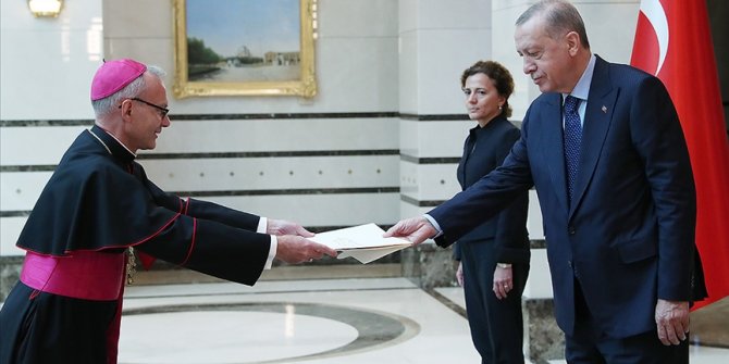 Büyükelçilerden Cumhurbaşkanı Erdoğan'a güven mektubu