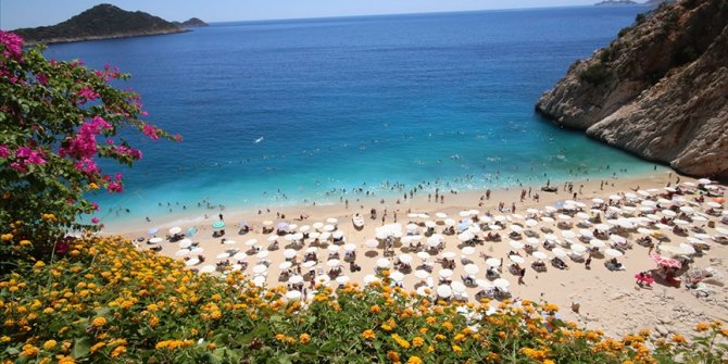 Antalya salgın sonrası günlük yabancı turist rekorunu kırdı