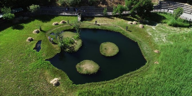 Rüzgarın yönüne göre yer değiştiren 'yüzen adalar' 6 ayda 20 bin kişiyi ağırladı